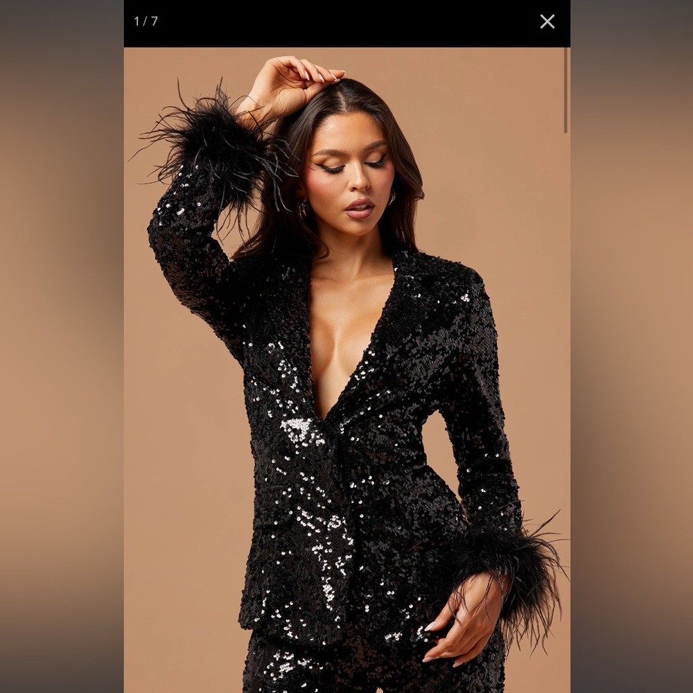 Dania Sequin Feather blazer and Pant - Black
Pant: XS blazer:S NWT - Picture 4 of 4